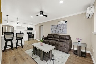 Building Photo - 1603 Welch St