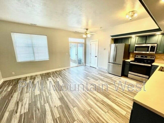 Building Photo - 55 Peregrine Ln