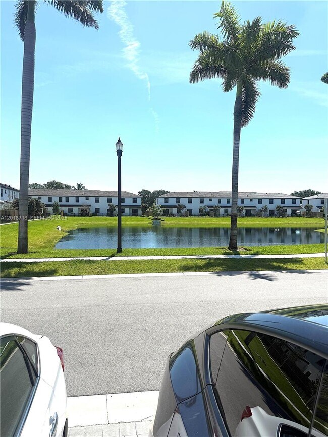 Building Photo - 4941 Oakmont Dr