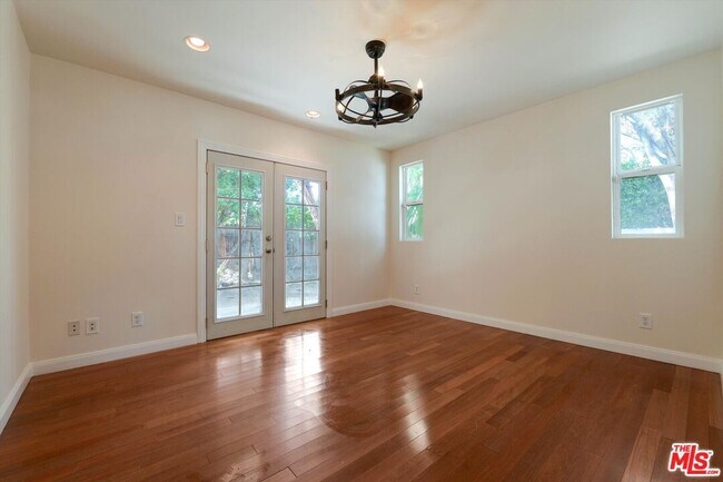 Building Photo - 22750 Clarendon St