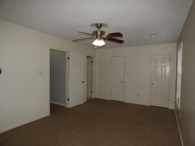 Building Photo - 1695 Belvedere Ct