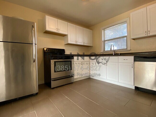 Building Photo - 2885 Van Buren Ave