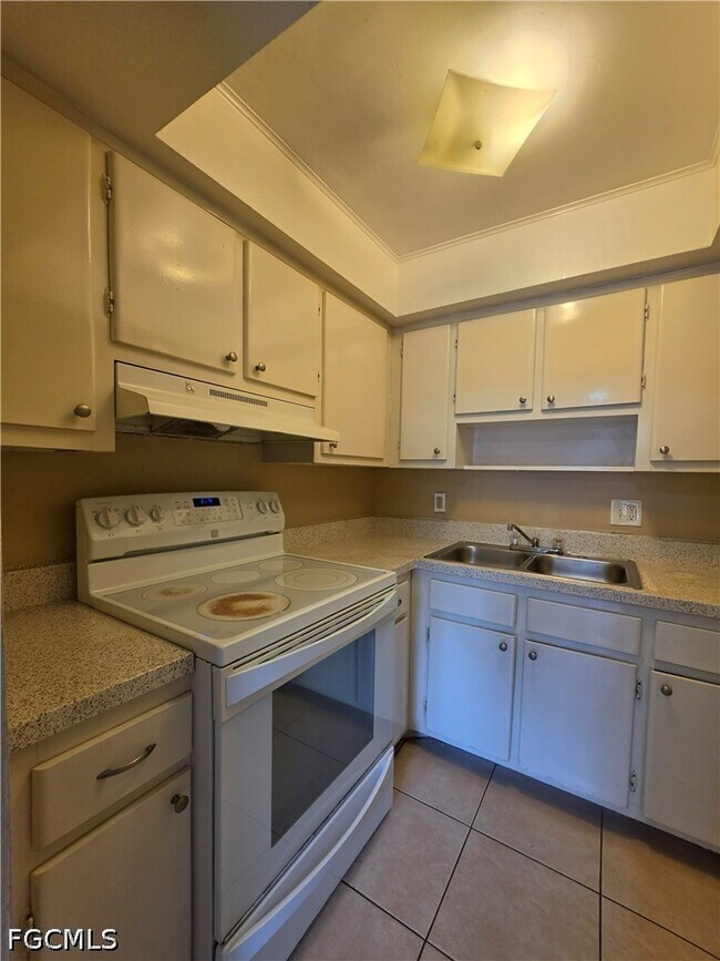Building Photo - 1830 Maravilla Ave