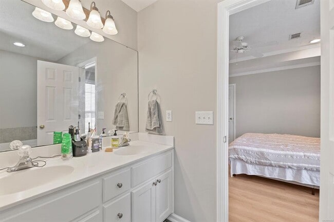 Building Photo - 1225 Westfield Ln