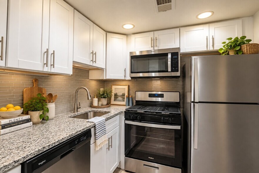 Building Photo - Village Square Apartments and Townhomes