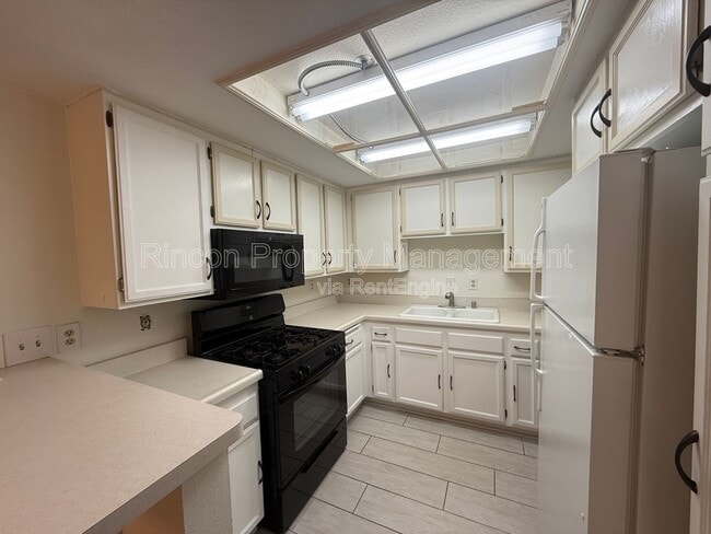 Building Photo - 848 Woodland Ave