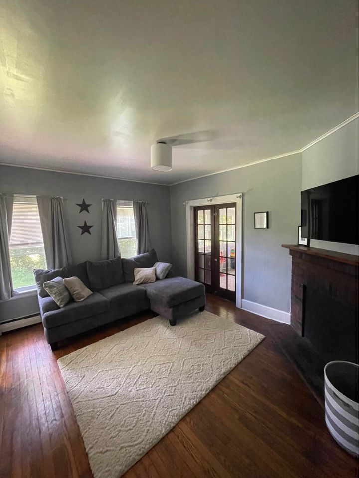 Family Room - 1 N Sawyer Hill Rd