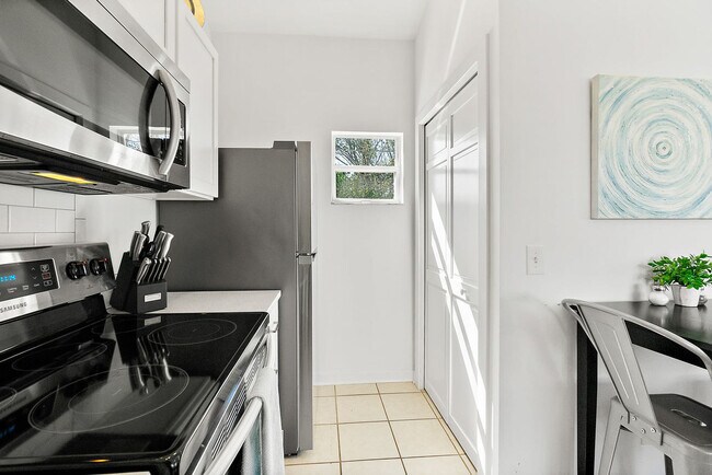 Building Photo - 27 Old Mission Ave