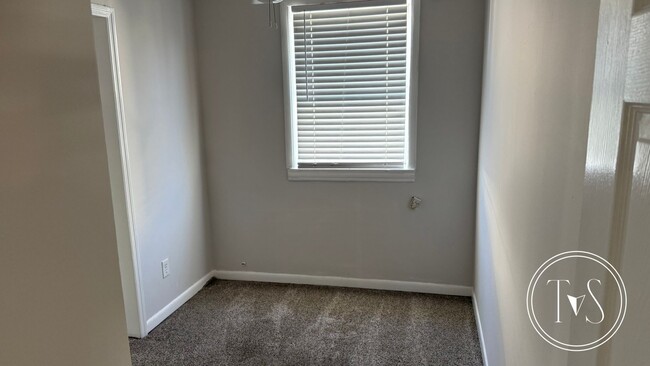 Building Photo - WINTER MOVE-IN SPECIAL: $750 OFF 1st MONTH'S RENT!**