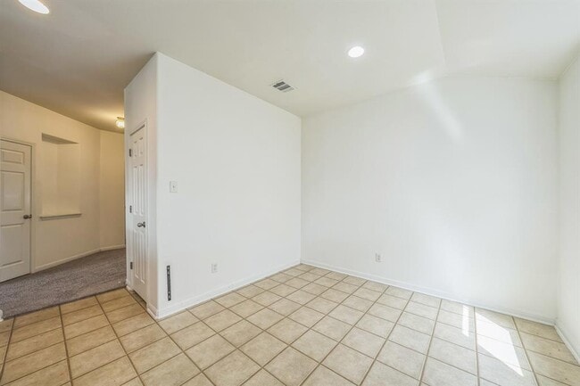 Building Photo - 18509 Sandy Bottom Dr
