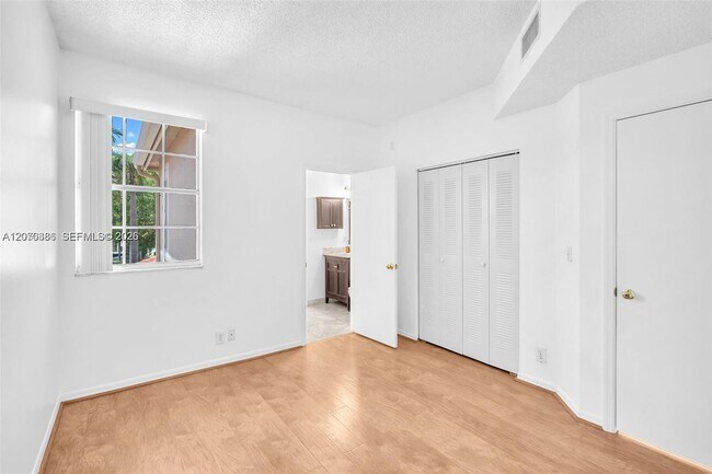 Building Photo - 800 Sorrento Dr