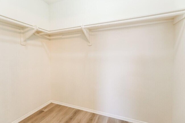 Building Photo - 16770 N Thrasher Dr