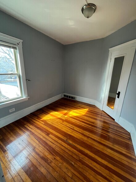 Building Photo - 1304 W 114th St