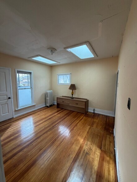 Building Photo - 612 Cherry St