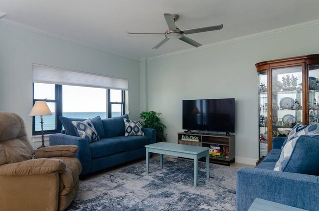 Building Photo - 2400 N Lumina Ave