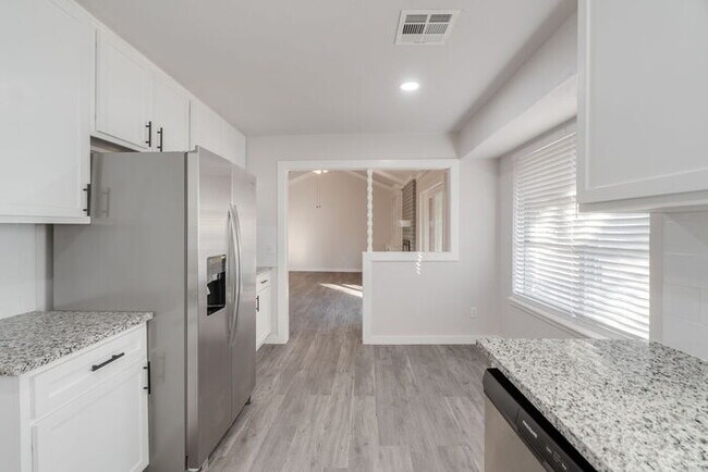 Building Photo - 2704 NW 115th St