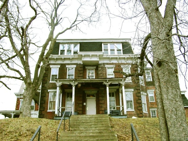 Primary Photo - 120 Lincoln St