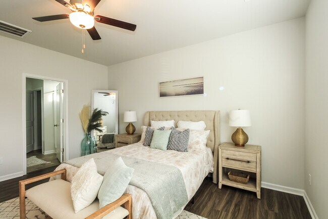 Building Photo - Comfort, Style, and Privacy Await at Mill ...