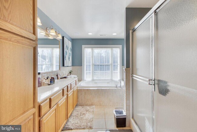 Building Photo - 7420 Mayflower Ct