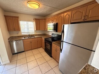 Building Photo - 2850 Somerset Park Dr