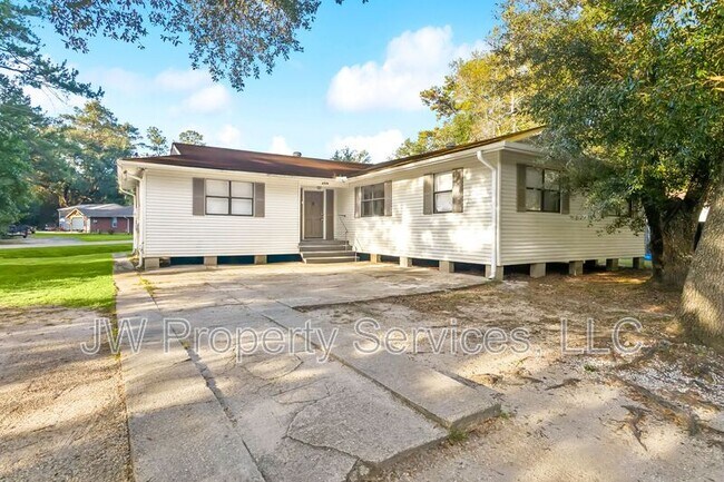 Primary Photo - 206 Sunset Dr