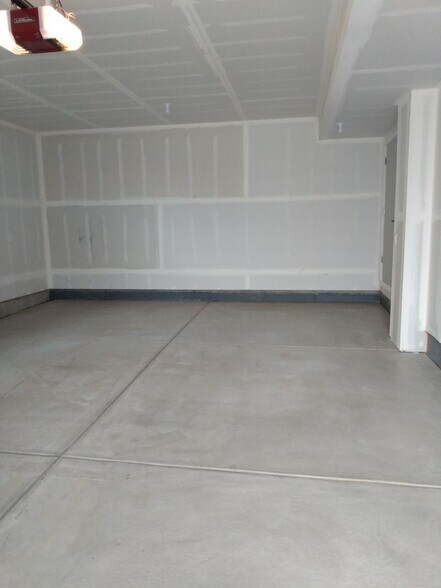 Building Photo - 743 Kubat Ln