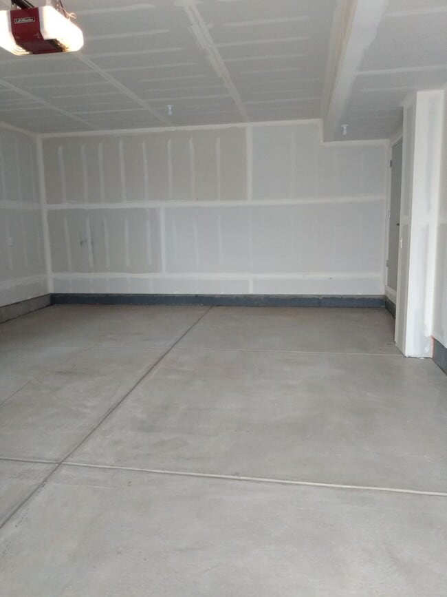 Building Photo - Just reduced $2295! LOVELY 2 BED/2.5 BATH Great location near Boulder!