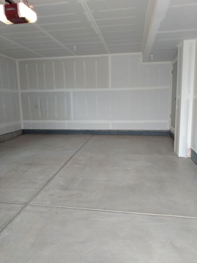 Building Photo - LOVELY 2 BED/2.5 BATH Great location near Boulder!