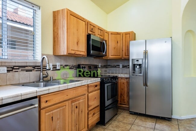 Building Photo - WOW CHECK OUT THIS AWESOME HOME IN RIVERVIEW ESTATES