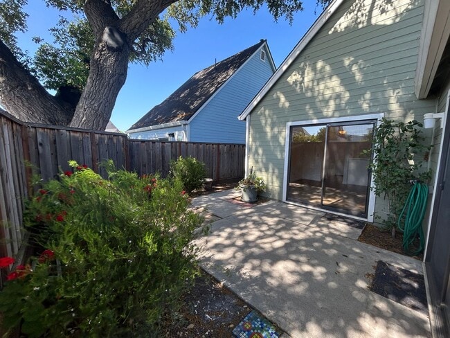 Building Photo - Adorable 1 Bedroom Home in 55+ Cottage Gre...