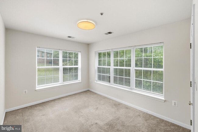 Building Photo - 6610 Lake Park Dr