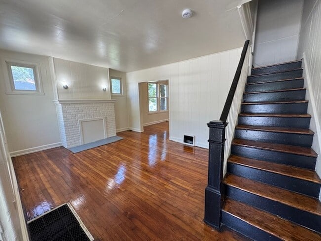 Building Photo - 3 Bedroom Semi-Detached  Home