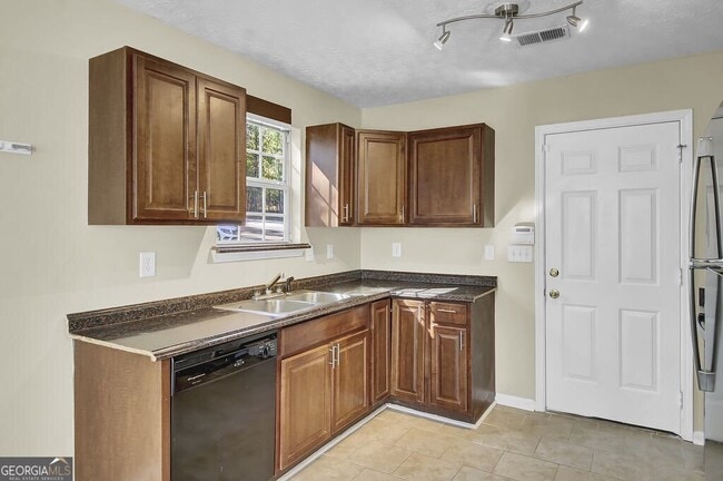 Building Photo - 40 Elisabeth Way