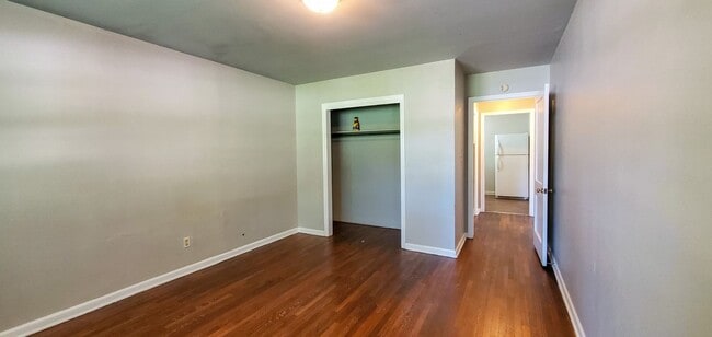 Building Photo - 2 bedroom 1 bath duplex in Shawnee