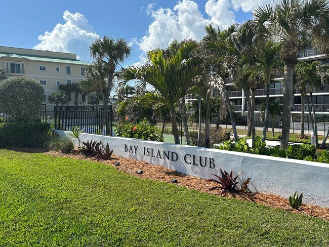 Building Photo - 4141 Ocean Dr