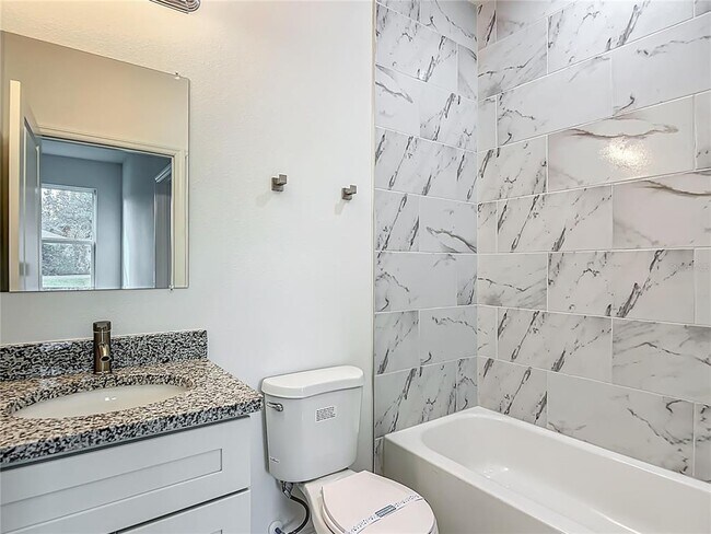 Building Photo - 5736 N Claremont Dr