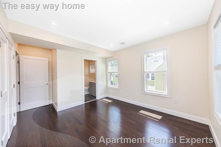 Building Photo - 120 Jerome St