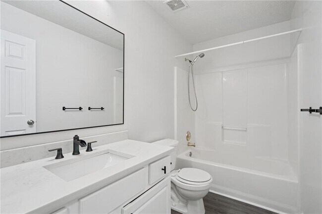 Building Photo - 3120 Northcliff Dr