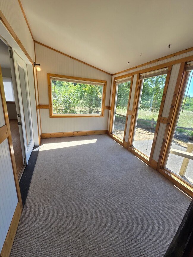 Building Photo - Port Ludlow Farmhouse for Rent, Freshly Updated and Available Now!