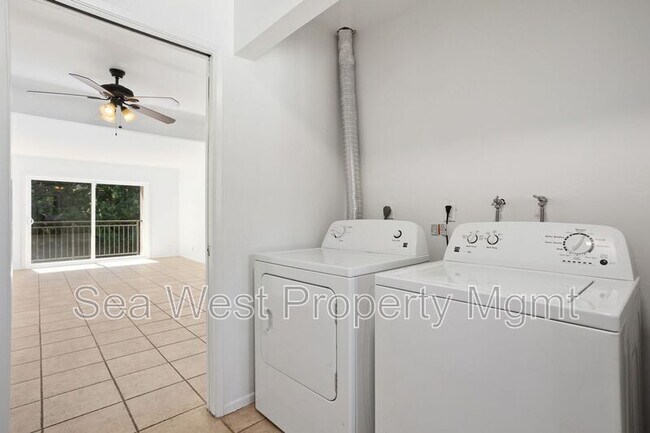 Building Photo - 820 Encinitas Blvd