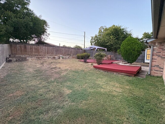 Building Photo - Charming 3-bed 2-bath Home Birdville ISD!