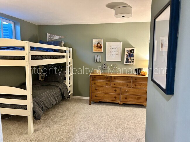 Building Photo - 9722 W Polk Dr