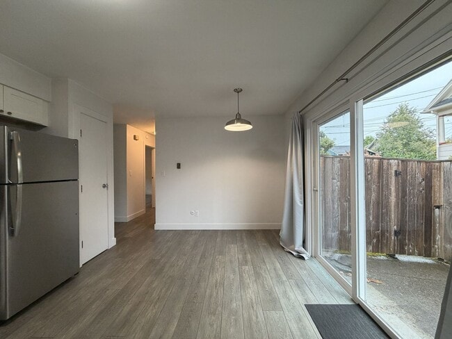 Building Photo - 2354 SE 48th Av