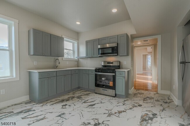 Building Photo - 882 S 14th St