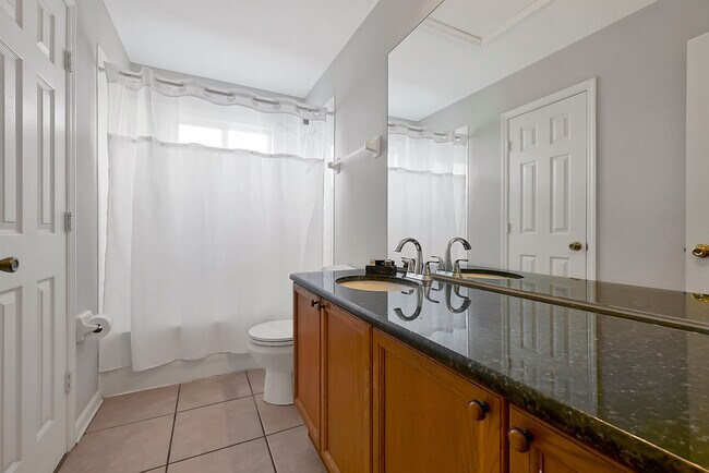 Building Photo - 8157 Sun Palm Dr