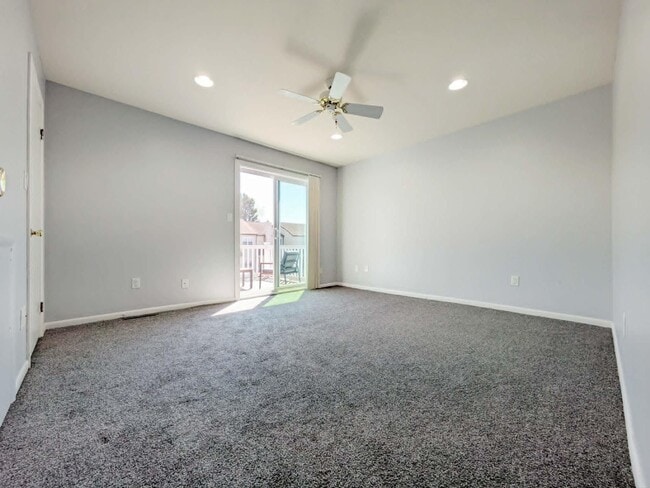 Building Photo - 229 E Green Valley Cir