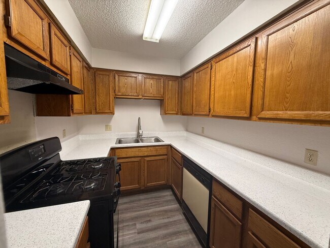 Building Photo - 512 Willowbend Cove