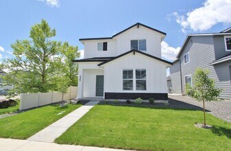 Building Photo - Clean Home in Quiet Neighborhood