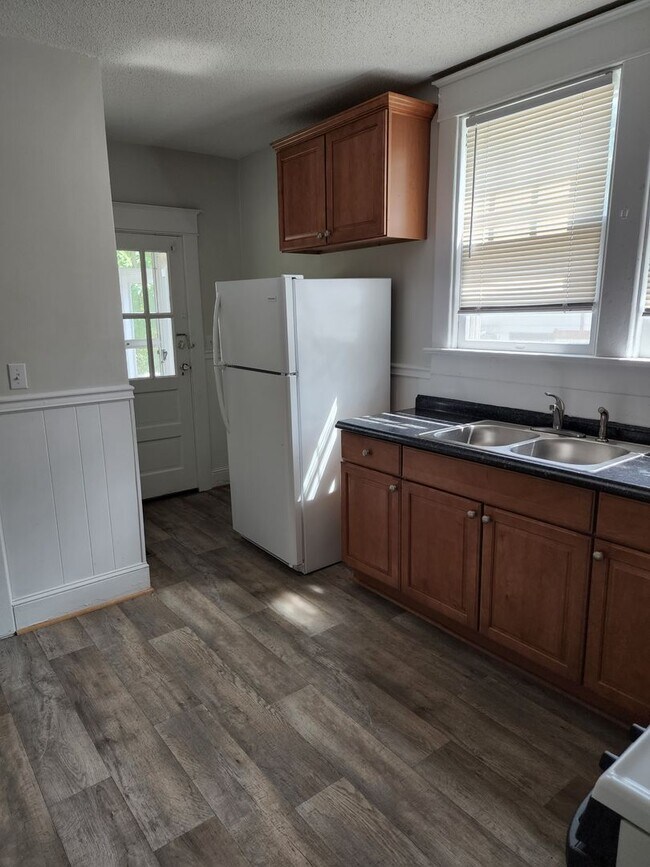 Building Photo - 3634 Kentucky Ave