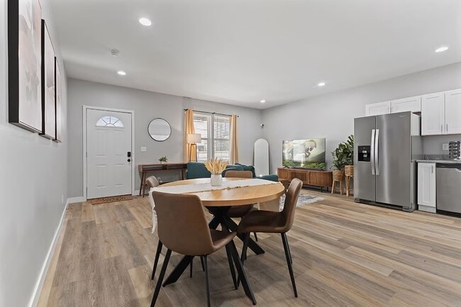 Building Photo - 339 E Michigan St